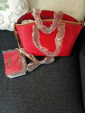 DOONEY &BOURKE MCKORK SATCHEL W/ MATCHING WRISTLET & CROSSBODY STRAP